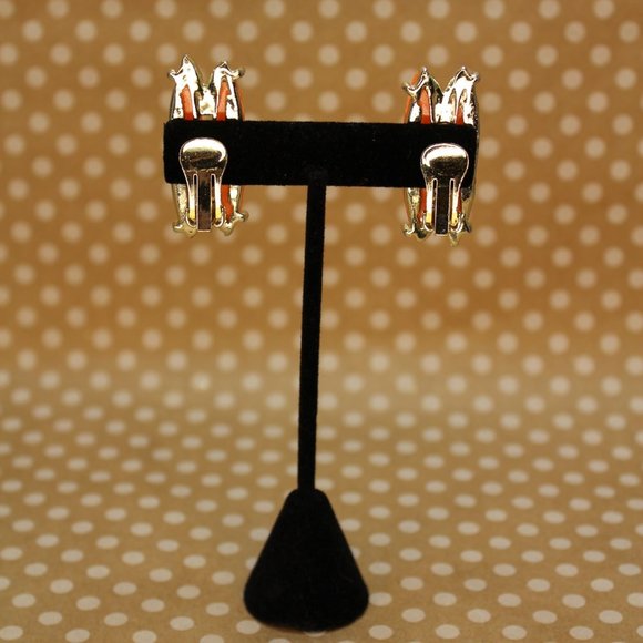 True Vintage Salmon Orange Oval on Gold toned Metal Clip Ons - Picture 2 of 3